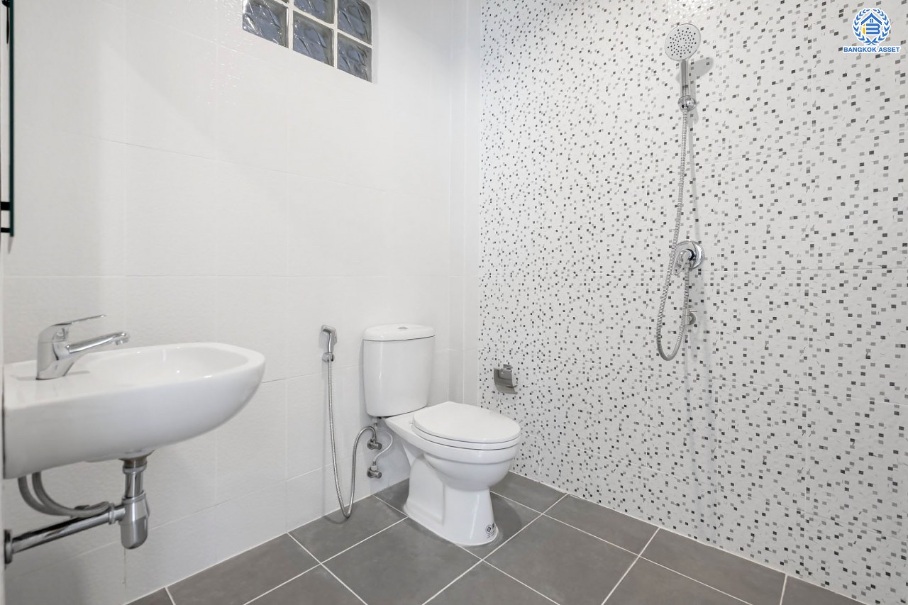 บ้านมือสองตกแต่งใหม่ โครงการ มณฑล4 บางใหญ่ เนื้อที่ 28.4 ตร.ว. ฟังก์ชัน 3 ห้องนอน 2 ห้องน้ำ จอดรถได้ 2 คัน รองรับทุกกิจกรรม บนทำเลเชื่อมต่อหลายเส้นทาง อาทิ ถนนแก้วอินทร์, ถนนกาญจนาภิเษก, ถนนรัตนาธิเบศร์ ใกล้รถไฟฟ้าสายสีม่วง "สถานีตลาดบางใหญ่" และจุดขึ้นทางด่วน "กาญจนาภิเษก"